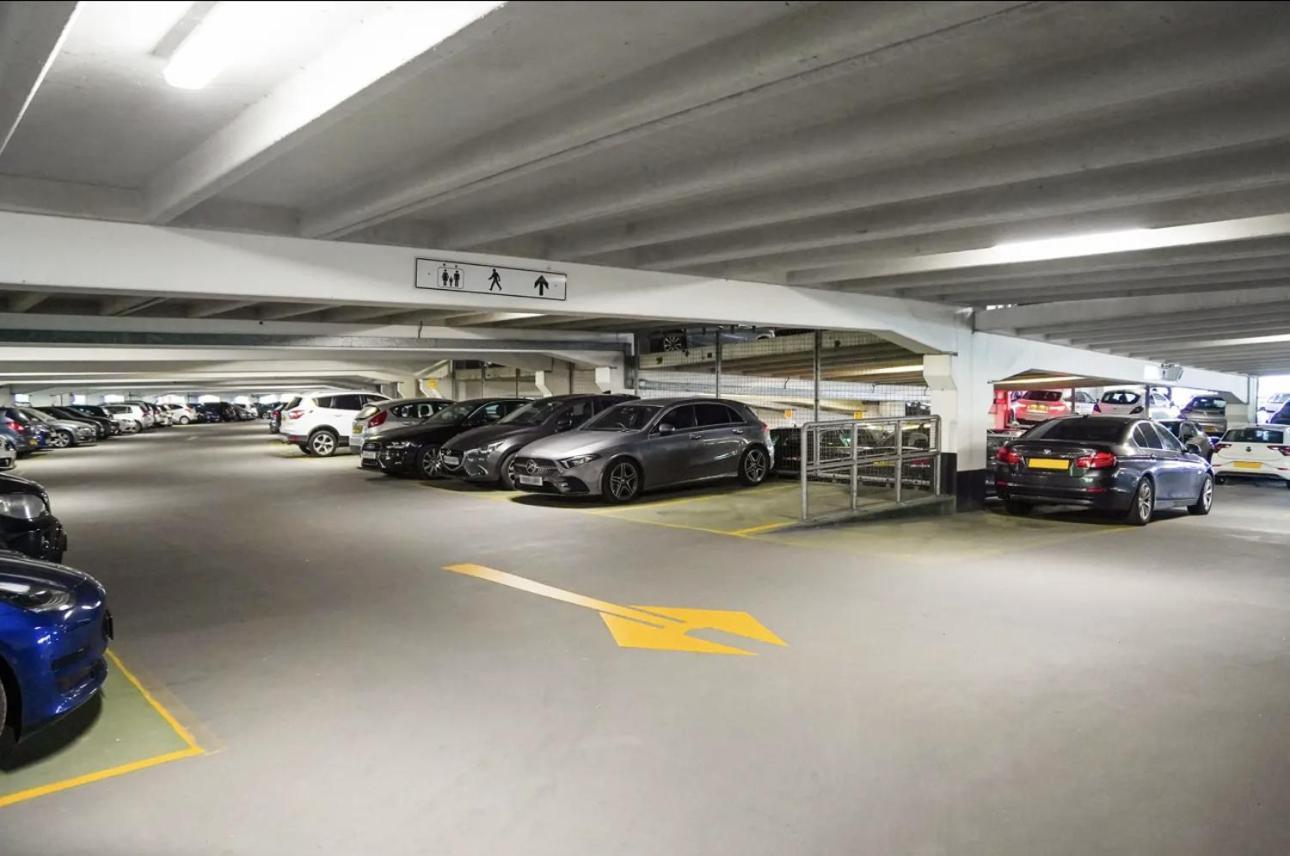 Deluxe City Apt, Beautiful River View,Free Parking No Balcony Leeds  Dış mekan fotoğraf